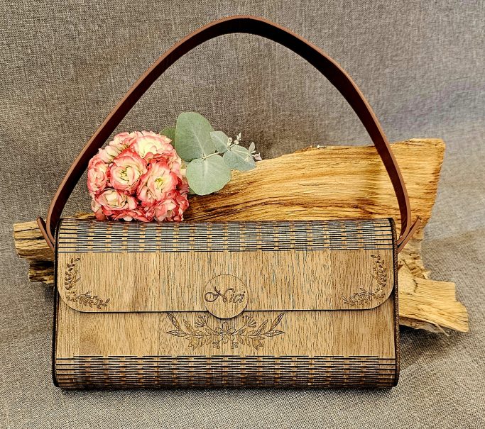 Clutch Tasche aus Nussholz